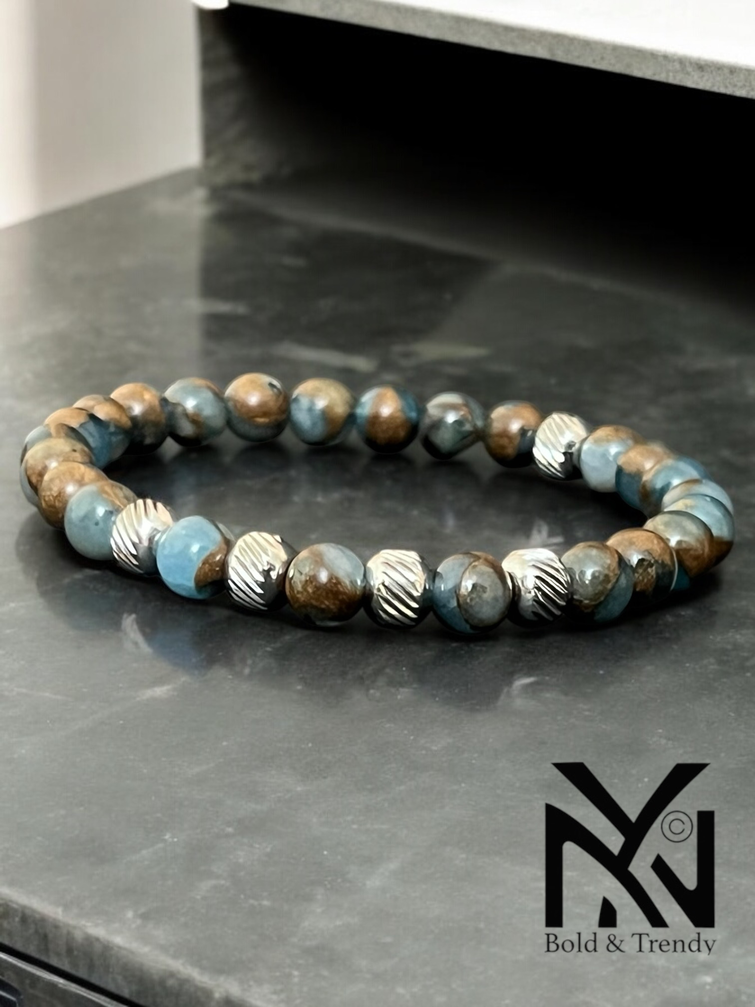 Jardin Émeraude bracelet made with golden aquamarine quartz, promoting peace, healing, and emotional clarity
