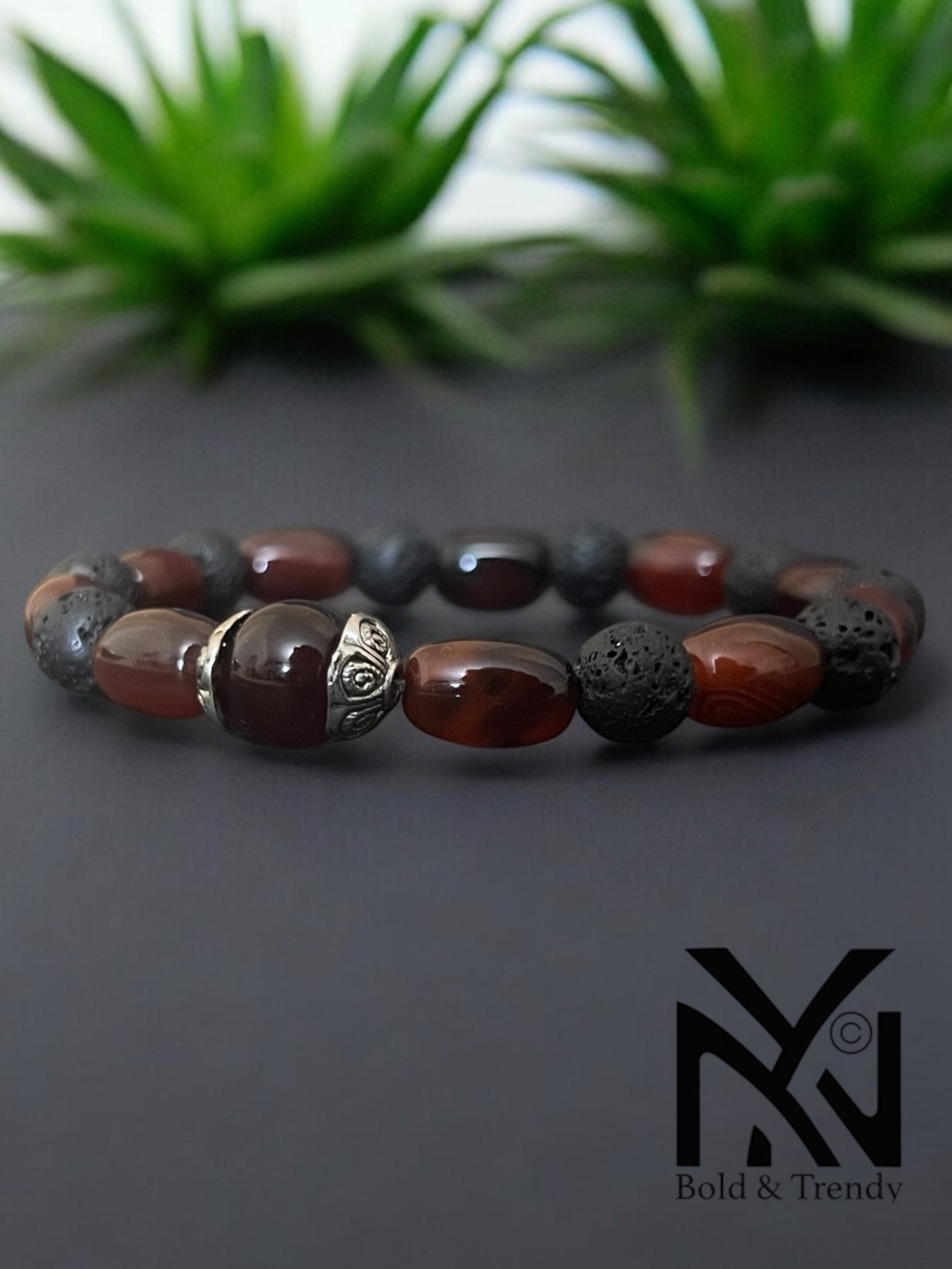 Flamme d'Énergie bracelet with dynamic red and black gemstones, symbolizing energy and passion